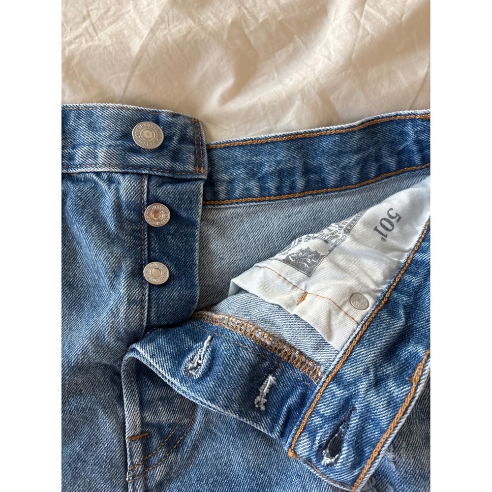 Levi's Premium 501 Women's Denim Shorts Button Fly Raw Hem Size 30‎ - Picture 5 of 7